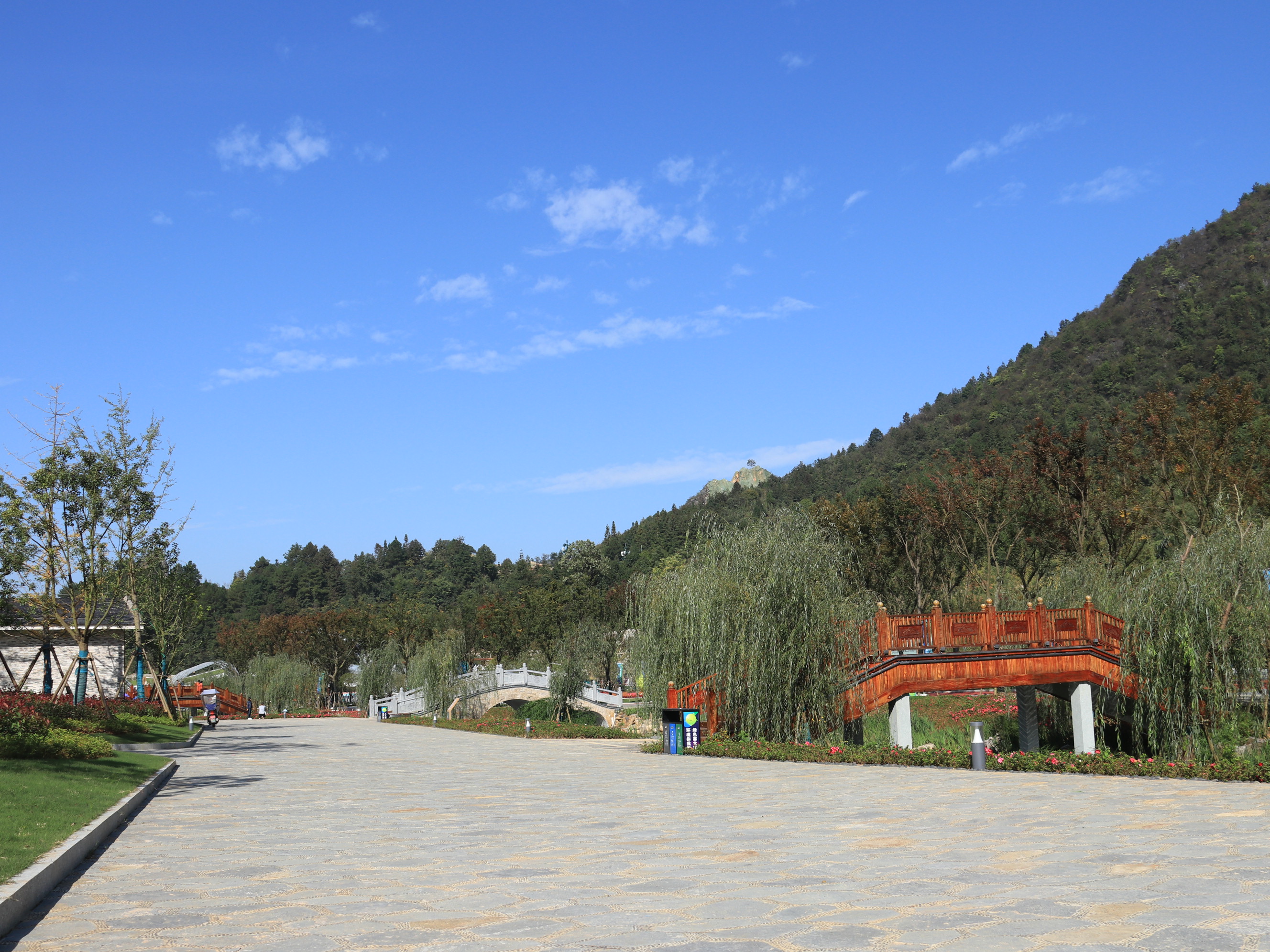 彩色透水混凝土路面